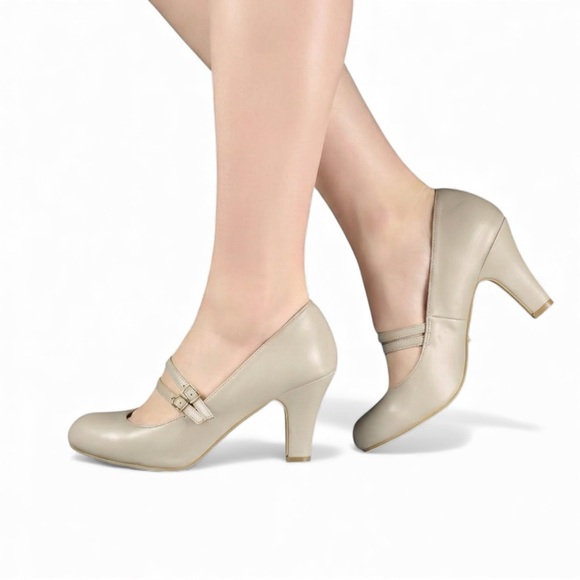 Shoes - Classic Mary Jane Pumps | Neutral Taupe Block Heel | US 8.5
